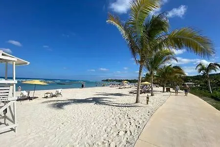 Hospitalityexpert Cosy 3 Bedroom Villa & Cottage, Pool, Beach Access, Sleeps 16 Бухта Монтего