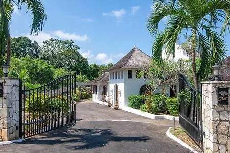 Hospitalityexpert Cosy 3 Bedroom Villa & Cottage, Pool, Beach Access, Sleeps 16 Бухта Монтего Ямайка