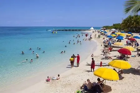 Hospitalityexpert Cosy 3 Bedroom Villa & Cottage, Pool, Beach Access, Sleeps 16 Montego Bay Jamaica