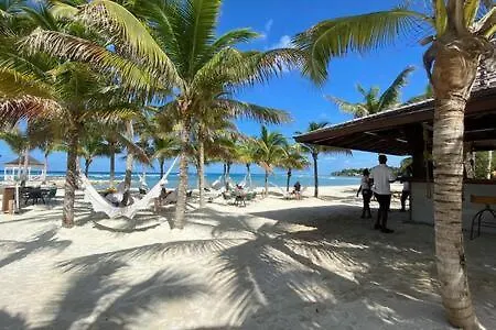 Hospitalityexpert Cosy 3 Bedroom Villa & Cottage, Pool, Beach Access, Sleeps 16 Montego Bay Jamaica
