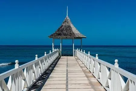 Hospitalityexpert Cosy 3 Bedroom Villa & Cottage, Pool, Beach Access, Sleeps 16 Montego Bay