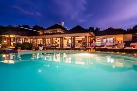 Hospitalityexpert Cosy 3 Bedroom Villa & Cottage, Pool, Beach Access, Sleeps 16 Montego Bay 0*,  Jamaica