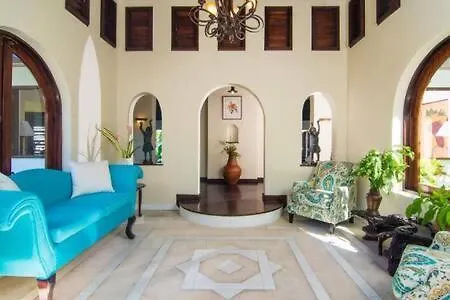 Hospitalityexpert Cosy 3 Bedroom Villa & Cottage, Pool, Beach Access, Sleeps 16 Montego Bay
